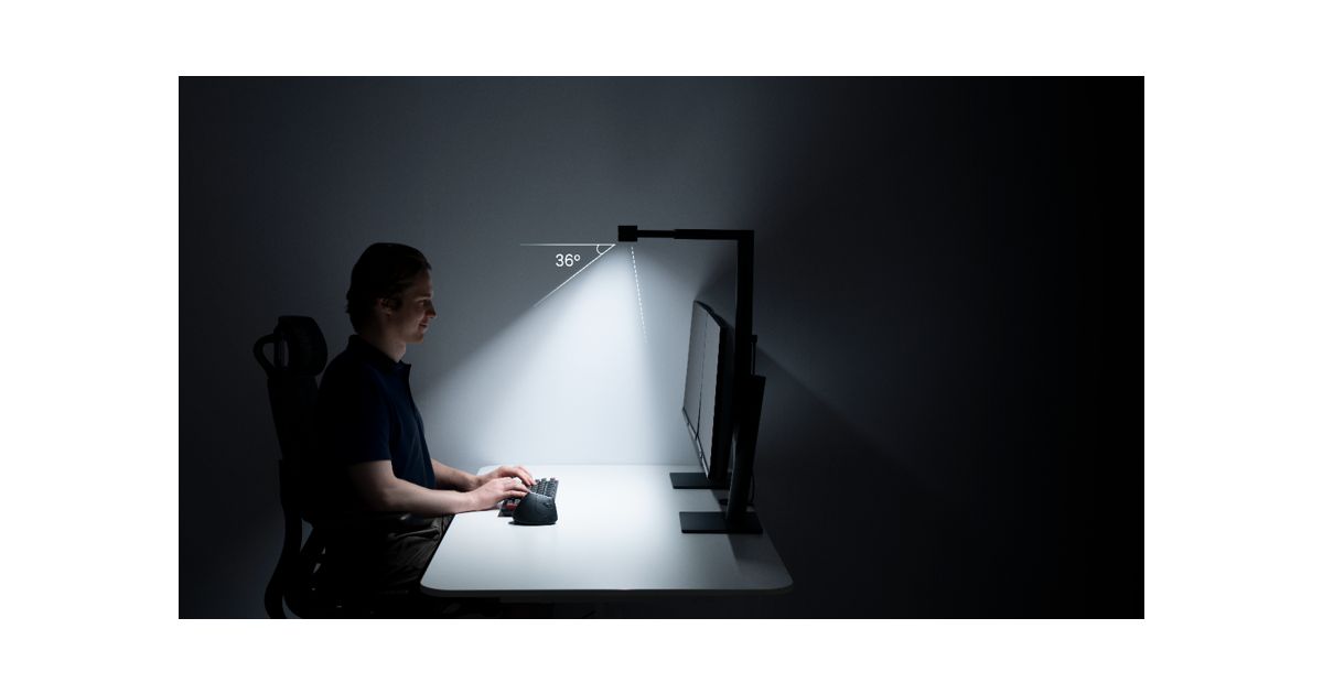 Black BenQ ScreenBar Max in a side-view desk setup with manufacturer beam-angle annotation